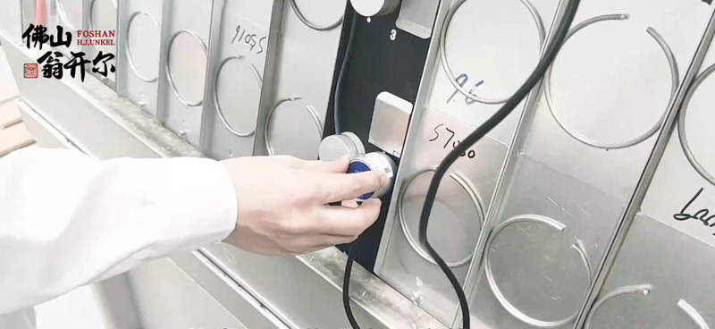 undefined 將智能傳感器校準(zhǔn)探頭放在2號(hào)燈管位置(以2號(hào)燈管為例)