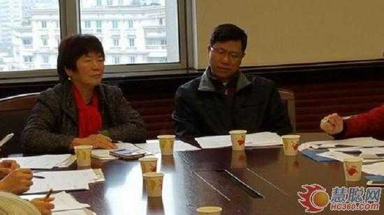 左起：黃開會長、廣東省質(zhì)量技術(shù)監(jiān)督局標準化處黃懷主任