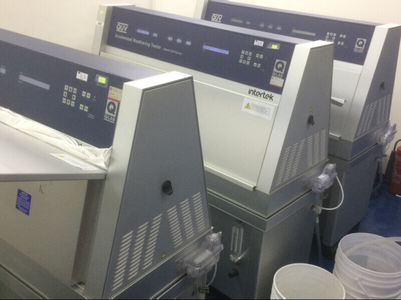 undefined 橡膠密封圍紫外線耐候老化試驗箱客戶現(xiàn)場