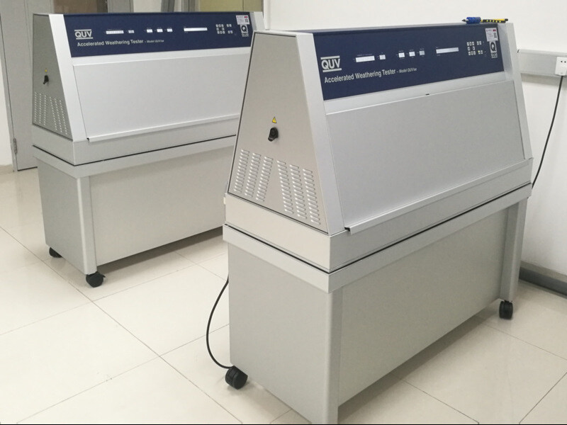 undefined 隔熱涂層紫外線老化儀客戶安裝現(xiàn)場